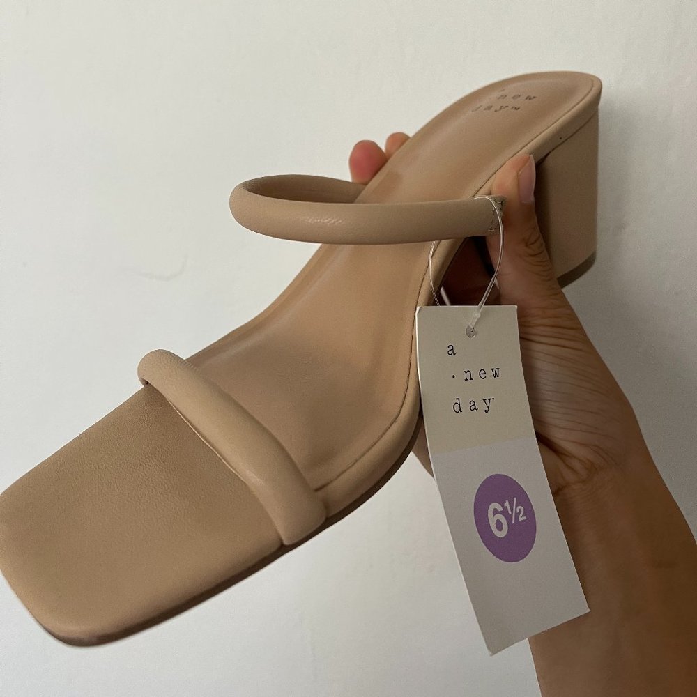 Target Sandal in Size 6.5